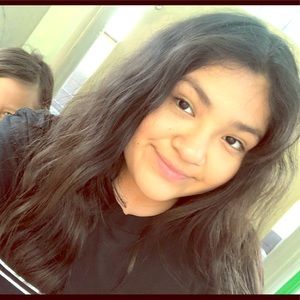 Meet your Posher, Mia